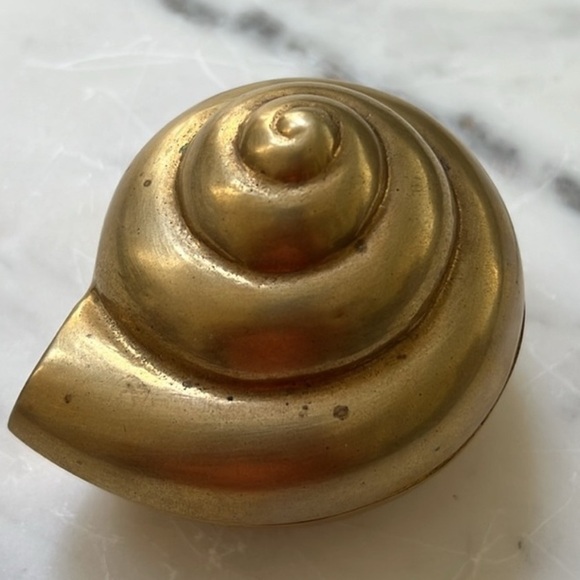 MCM Vintage Small Natural Patina Brass Seashell Decor Trinket Jewelry Box - Picture 1 of 9